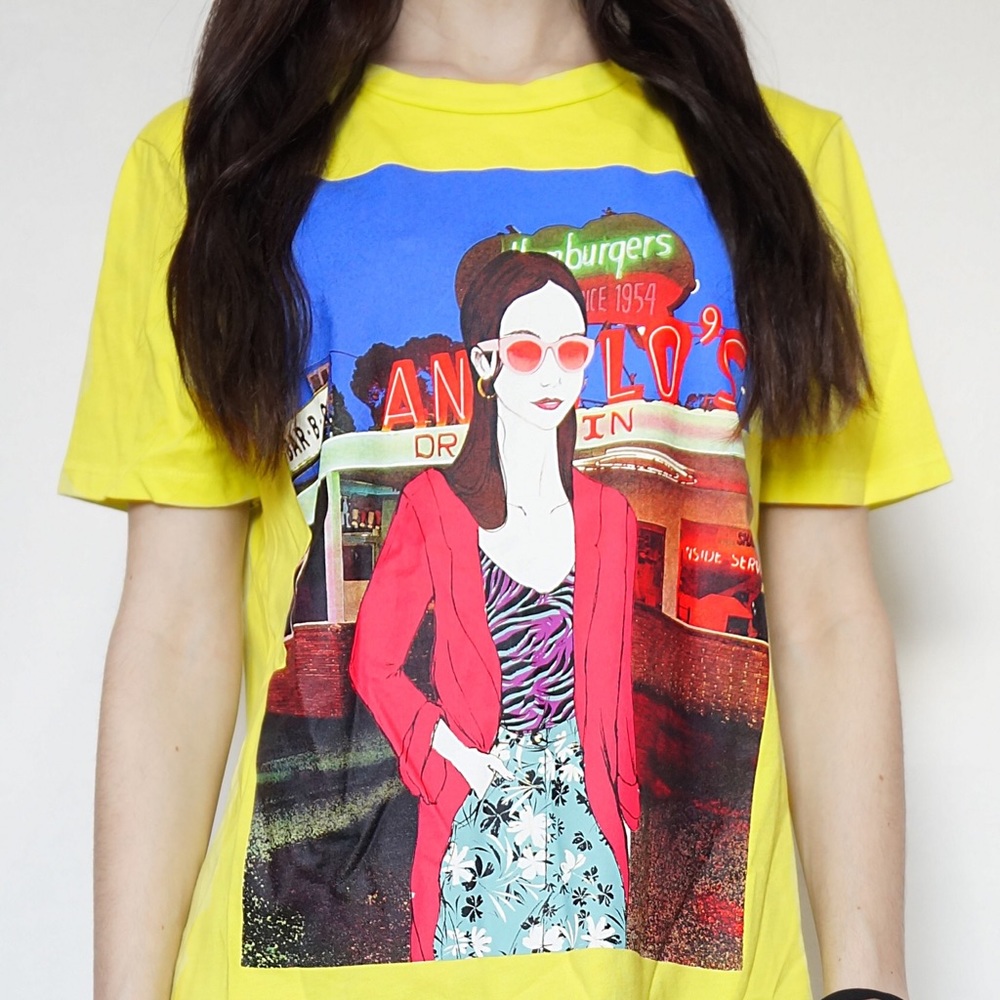 Yellow T-shirt with blue box print